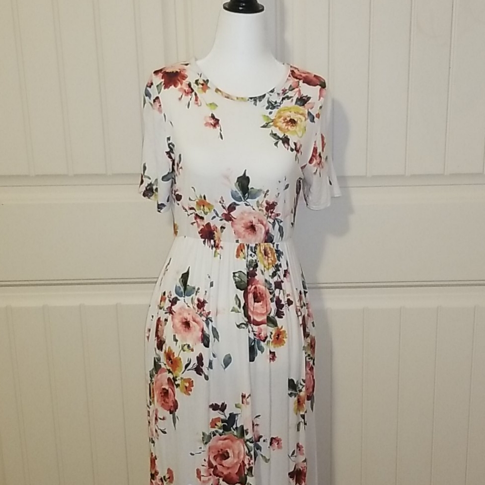 💚 Everything $10! Floral Maxi Dress with Pockets